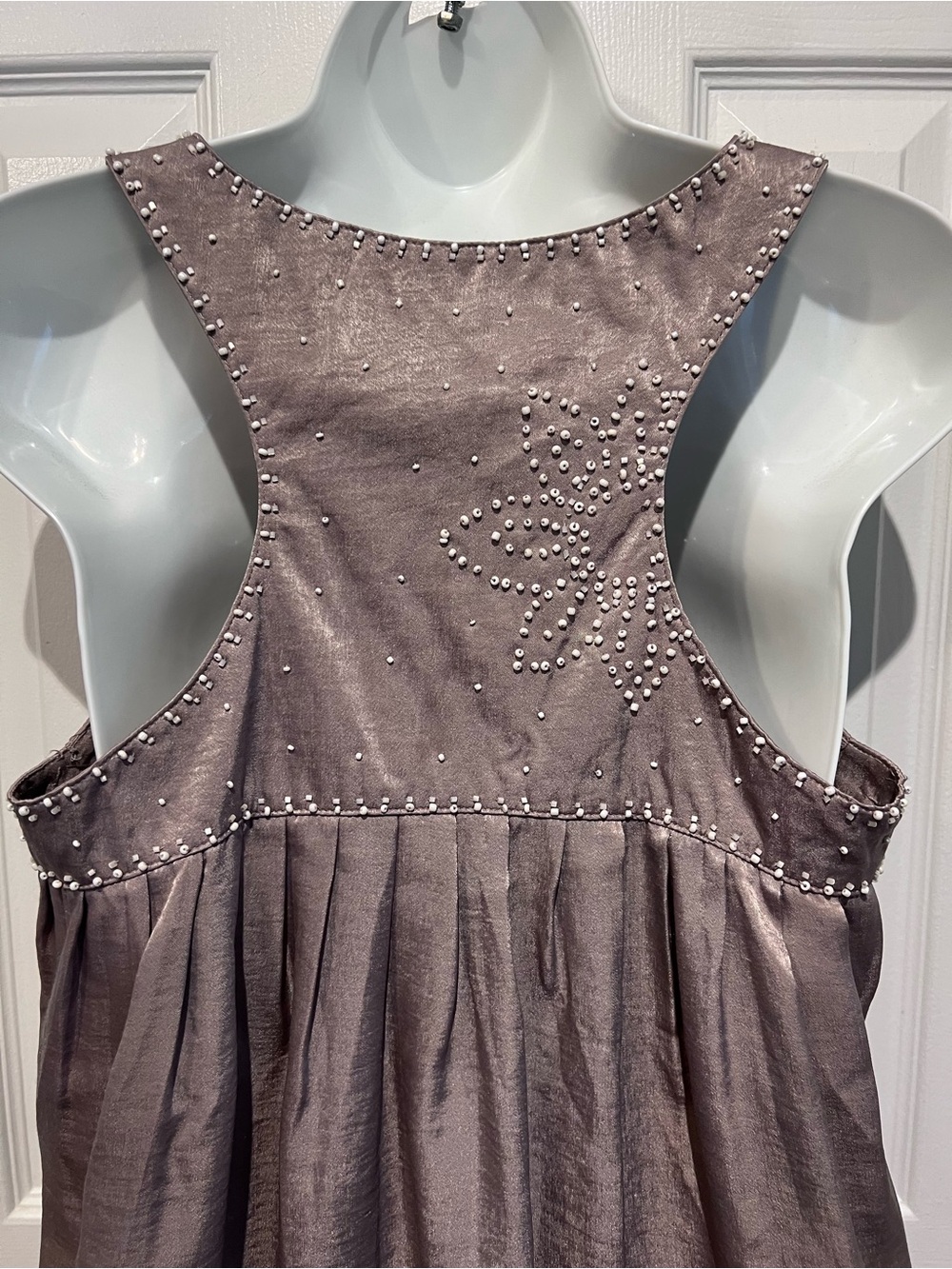 Forever 21 Taupe Sleeveless Embellished Beaded Scoop Neck Top Size M NWOT - Picture 7 of 11